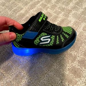 Toddler boy skechers light up shoes